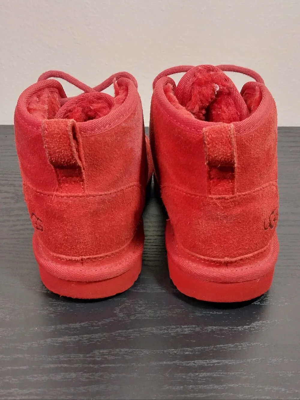 UGG Neumel II Kids Red Suede Lace-Up Ankle Chukka Boots Size 2